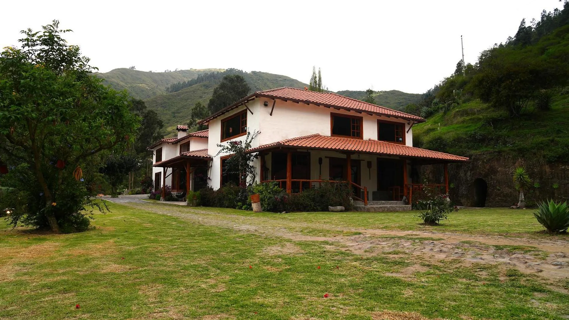 Hotel Claroscuro Casa Ilayaku Quito